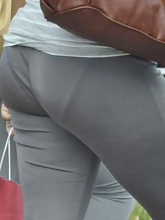 Sexy corpulent ass nubiles in yoga pants!