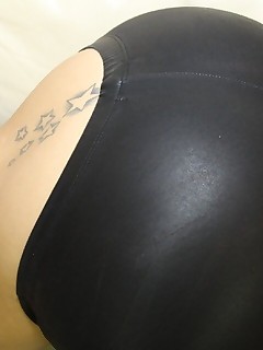 Large Darksome Swarthy Butt in Yogapants !